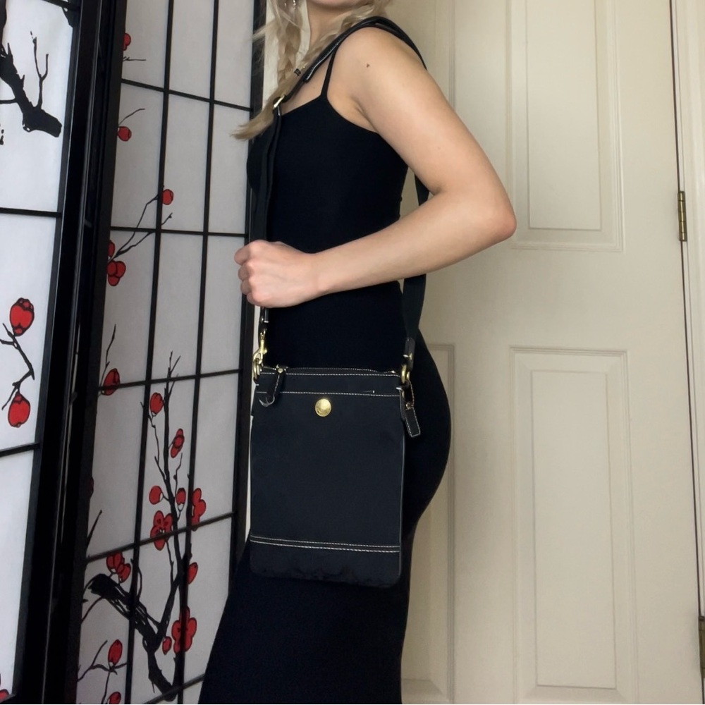 Vintage Black Coach Signature Jacquard Crossbody Swingpack Purse Bag - Picture 3 of 10